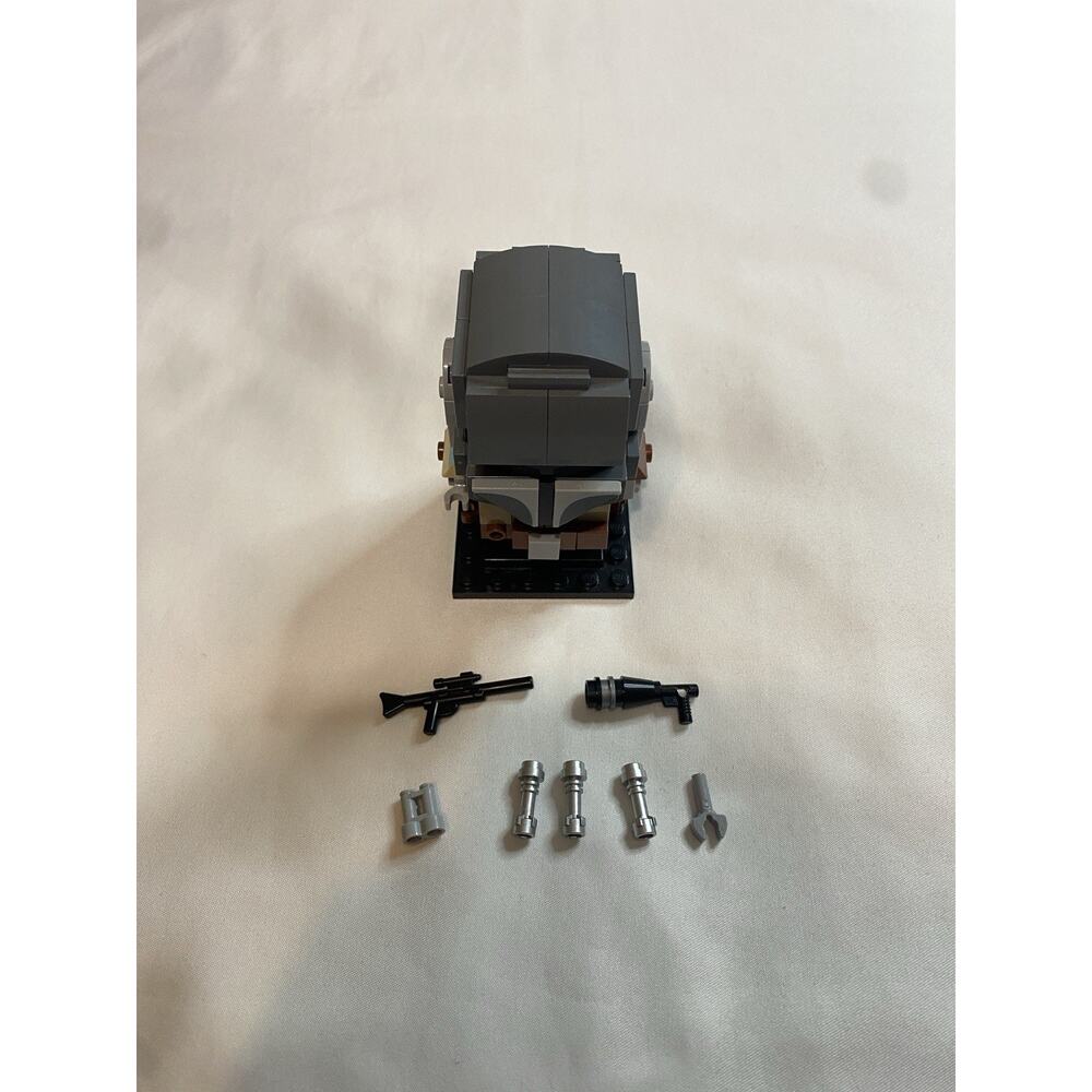 LEGO Star Wars BrickHeadz 75317 The Mandalorian Figure Assembled w/ Accessories - Picture 9 of 15